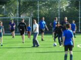 Laatste training S.K.N.W.K. JO11-1JM van seizoen 2022-2023 (partijtje tegen de ouders) (56/221)